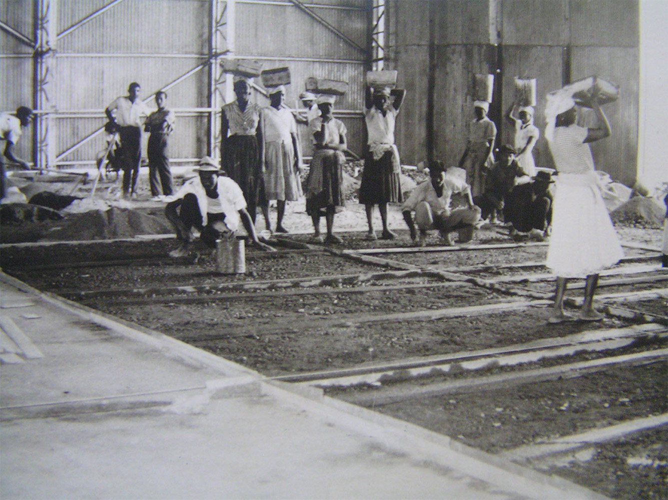 Gendered work in former Portuguese colonial Africa: Mass labor and public works